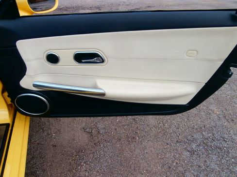 Used 2005 Chrysler Crossfire Limited image 28