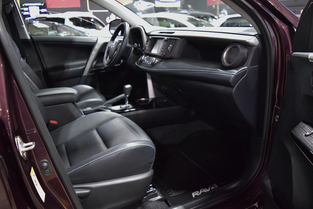 Used 2017 Toyota RAV4 Limited FWD image 22