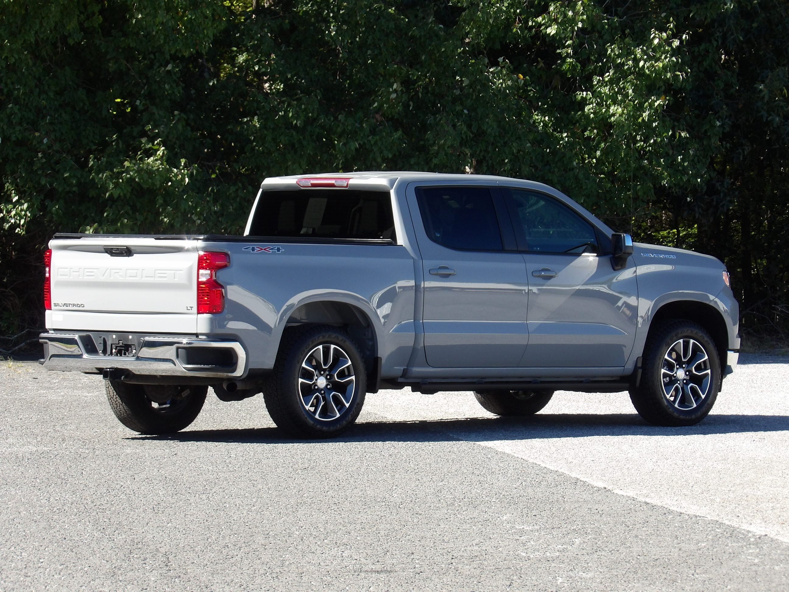 Used 2024 Chevrolet Silverado 1500 4x4 Crew Cab LT image 5