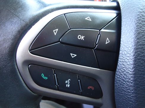 Used 2019 Jeep Cherokee 4WD Latitude Plus image 16