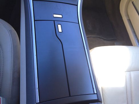 Used 2015 Lincoln MKZ image 19