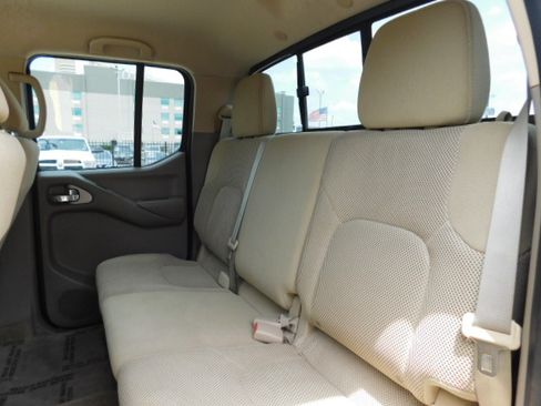 Used 2018 Nissan Frontier 2WD Crew Cab image 16