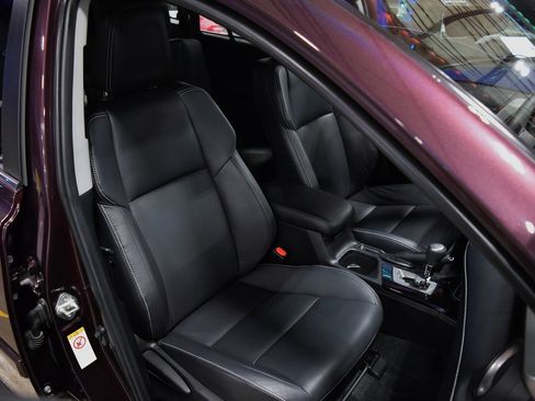 Used 2018 Toyota RAV4 FWD image 24