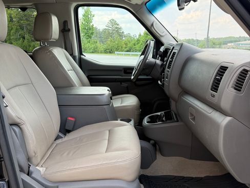 Used 2020 Nissan NV 3500 SL RWD image 16