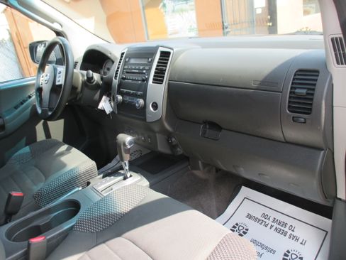 Used 2011 Nissan Xterra PRO-4X AWD/4WD image 3