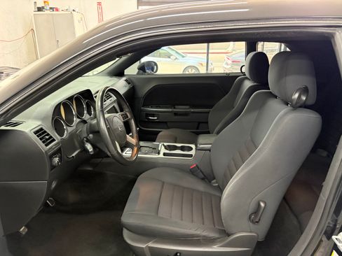 Used 2010 Dodge Challenger SE RWD image 14