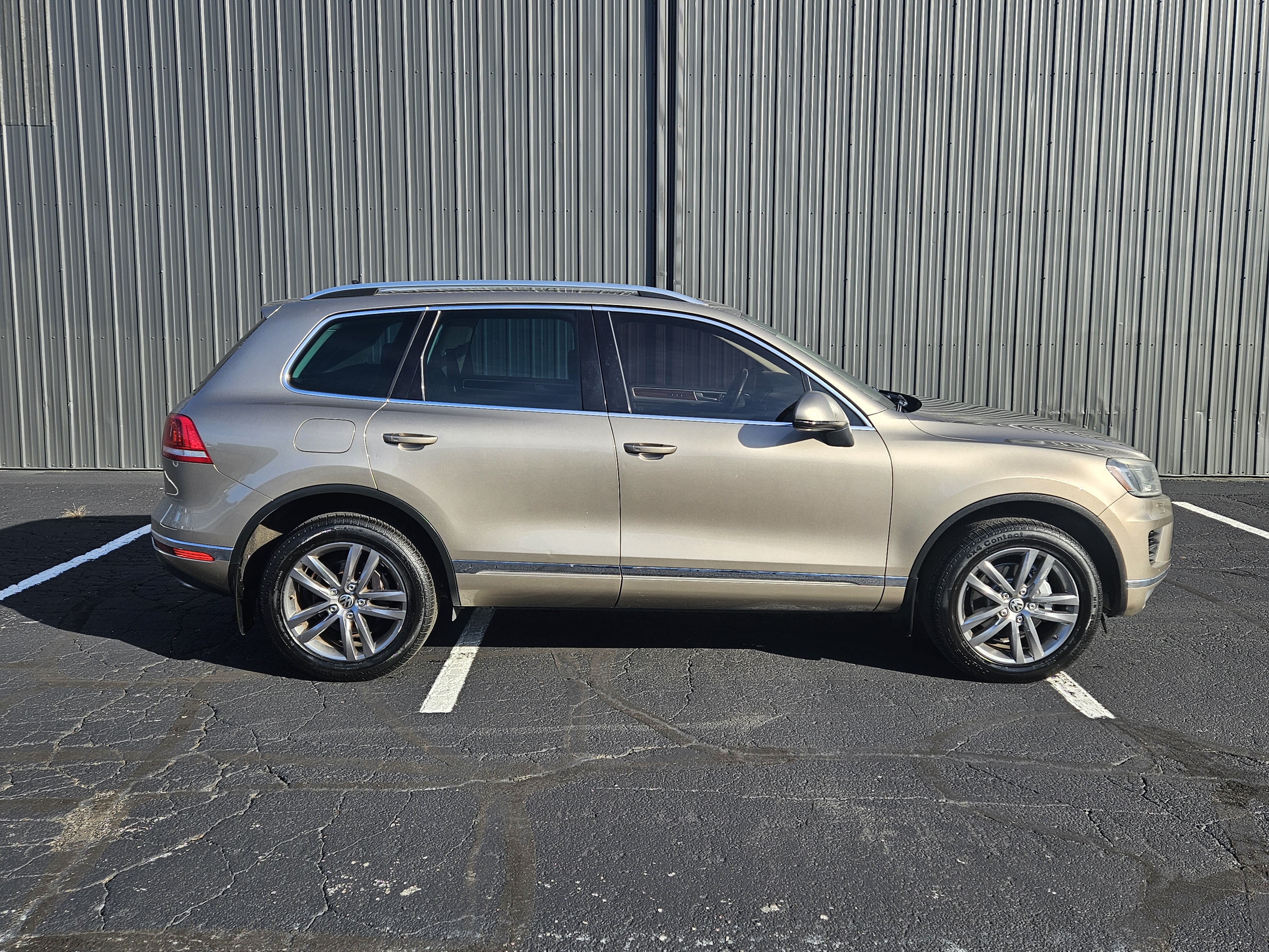 Used 2015 Volkswagen Touareg VR6 AWD/4WD image 5