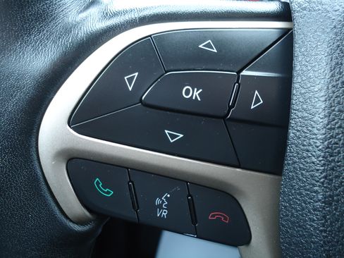 Used 2015 Jeep Cherokee Latitude image 18