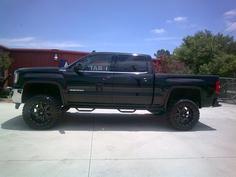 Used 2017 GMC Sierra 1500 SLE AWD/4WD image 2