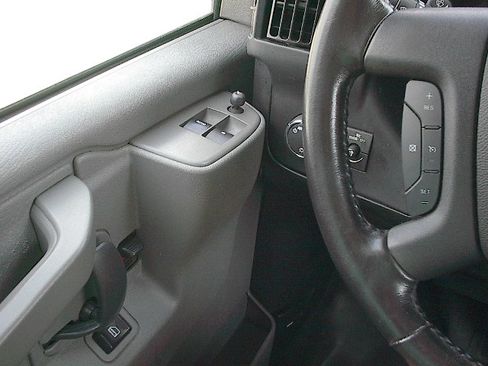 Used 2021 Chevrolet Express 3500 UNAVAIL RWD image 18
