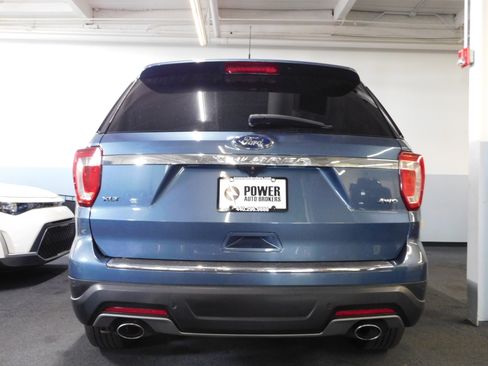 Used 2018 Ford Explorer XLT image 7