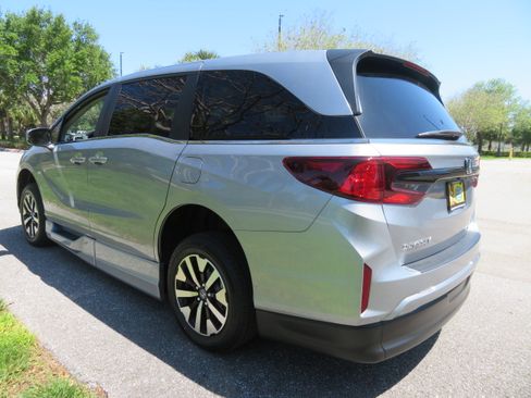 Used 2026 Honda Odyssey EX-L image 11