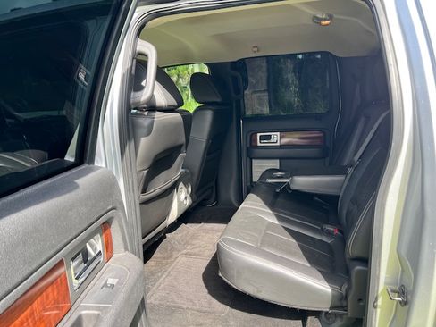 Used 2010 Ford F150 Lariat image 11
