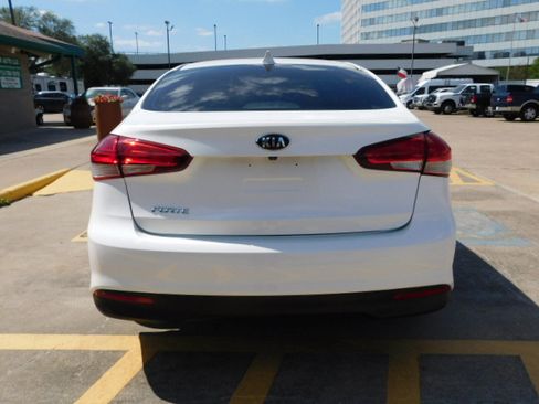 Used 2018 Kia Forte LX image 7
