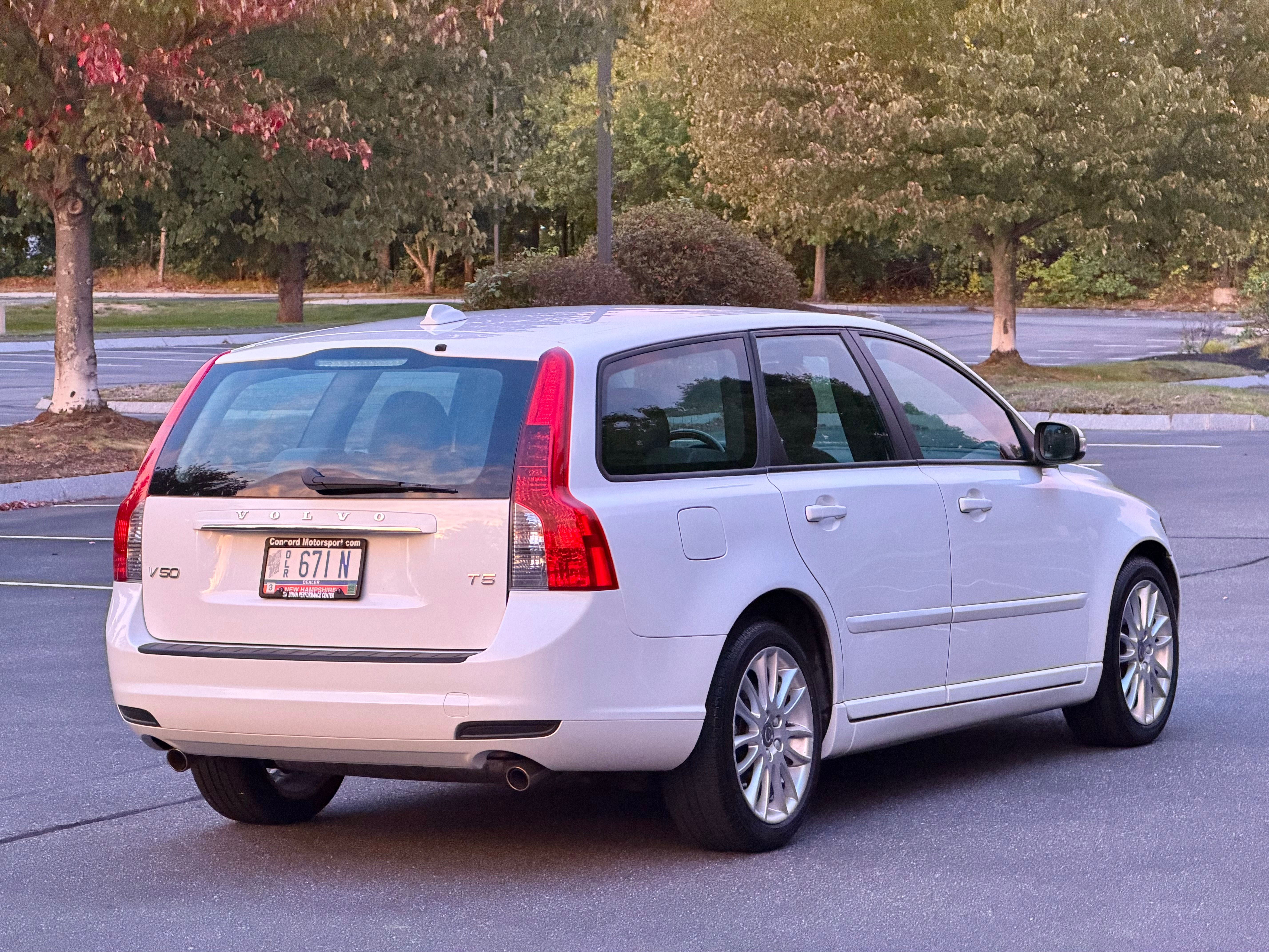 Used 2011 Volvo V50 T5 FWD image 5
