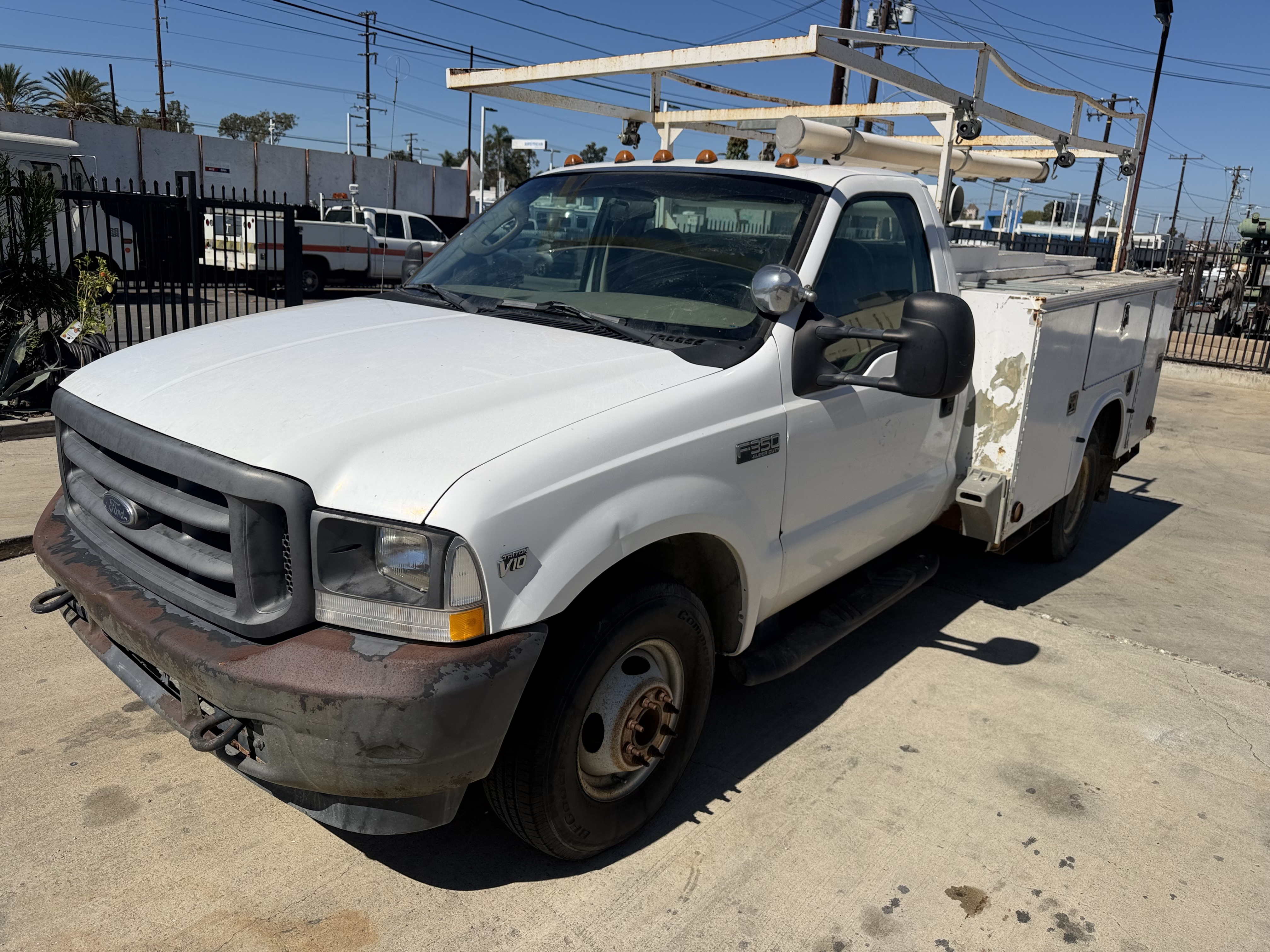 Used 2004 Ford F350 2WD Regular Cab DRW Super Duty image 3