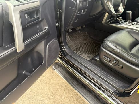 Used 2013 Toyota 4Runner 4WD image 11