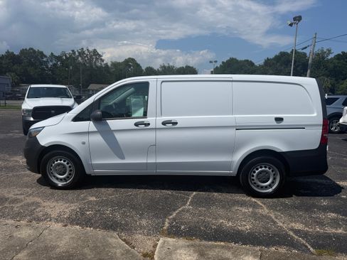 Used 2018 Mercedes-Benz Metris image 3