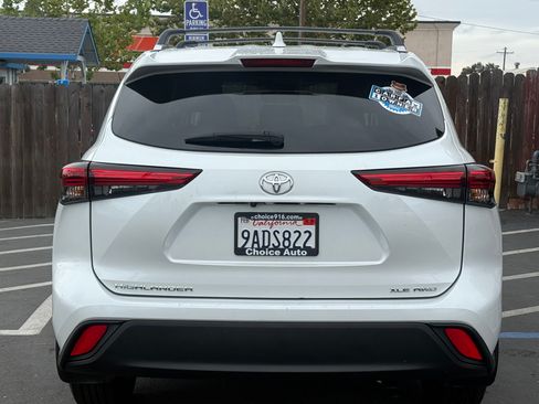 Used 2022 Toyota Highlander XLE image 5