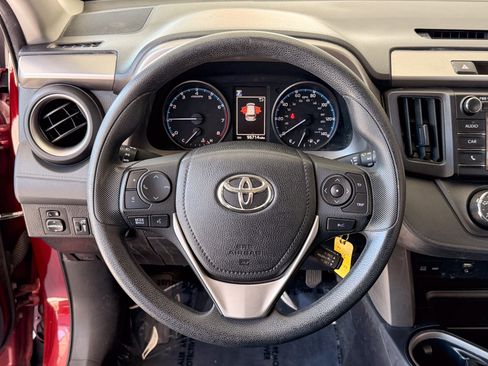 Used 2018 Toyota RAV4 AWD LE image 9