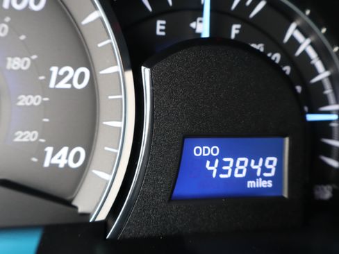 Used 2012 Toyota Camry XLE image 24