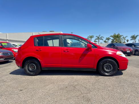 Used 2010 Nissan Versa 1.8 S Hatchback FWD image 10