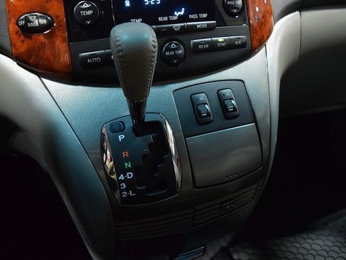 Used 2006 Toyota Sienna XLE Limited image 28