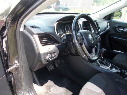 Used 2016 Jeep Cherokee 4WD Latitude image 7