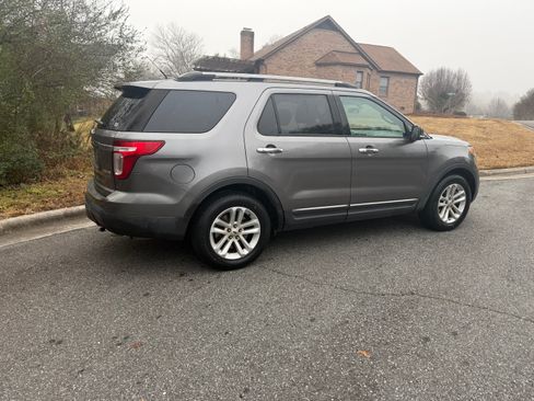 Used 2014 Ford Explorer XLT image 14