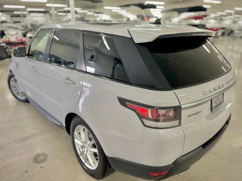 Used 2016 Land Rover Range Rover Sport SE image 7
