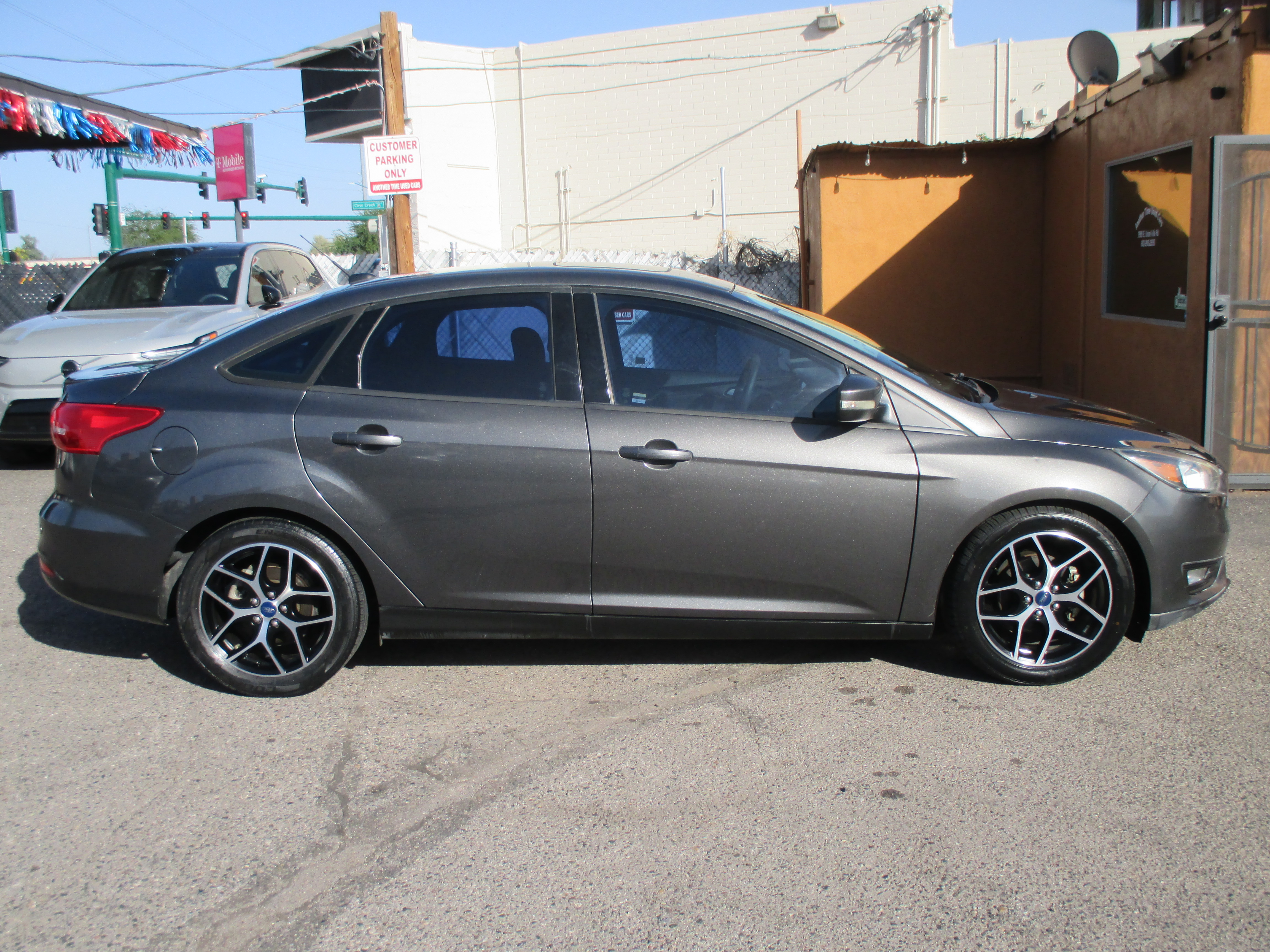 Used 2018 Ford Focus SEL Sedan FWD image 1