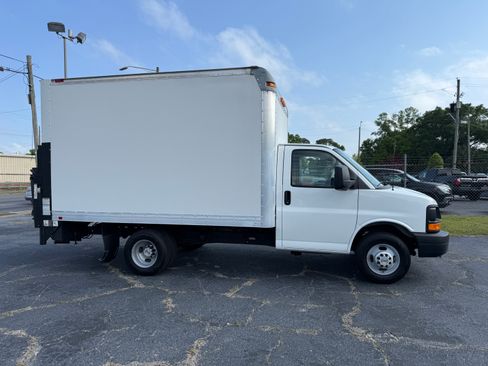 Used 2016 Chevrolet Express 3500 image 10