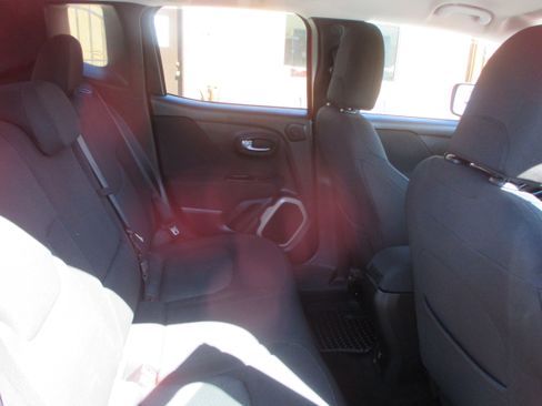 Used 2015 Jeep Renegade Latitude image 14