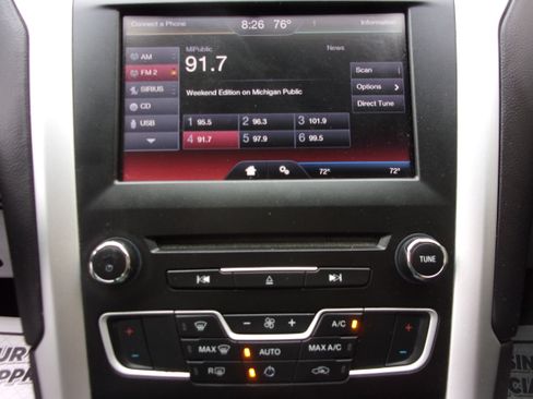 Used 2016 Ford Fusion SE FWD image 10