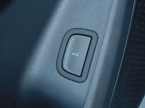 Used 2026 Chevrolet Traverse FWD LT image 16