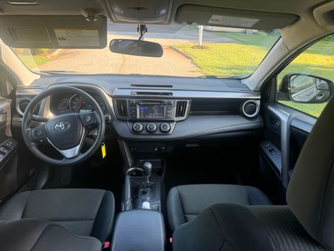 Used 2016 Toyota RAV4 AWD LE image 18