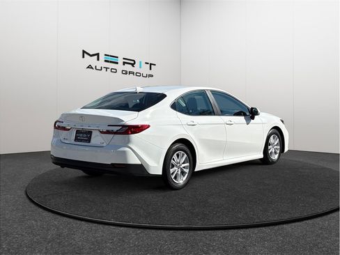 Used 2025 Toyota Camry LE image 9