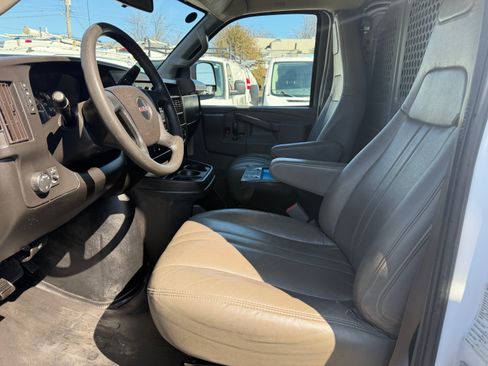 Used 2020 GMC Savana 2500 image 11