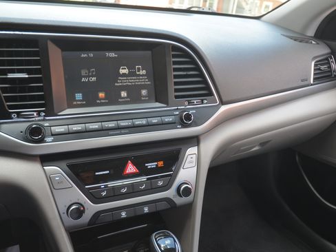 Used 2017 Hyundai Elantra SE FWD image 13