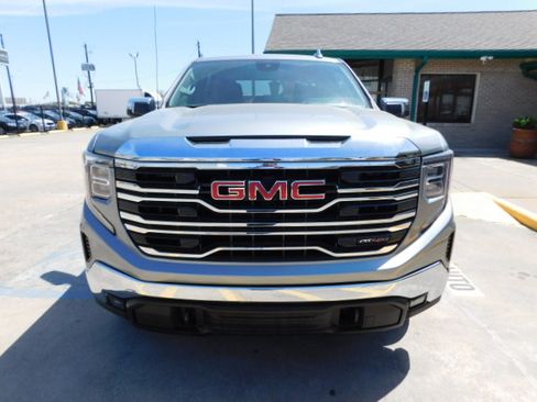 Used 2025 GMC Sierra 1500 SLT image 3