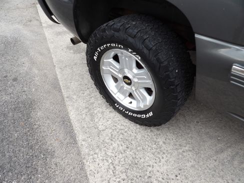 Used 2001 Chevrolet Silverado 1500 LS image 12