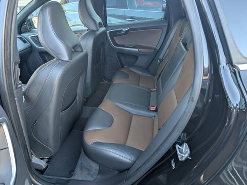 Used 2016 Volvo XC60 T5 Premier image 8
