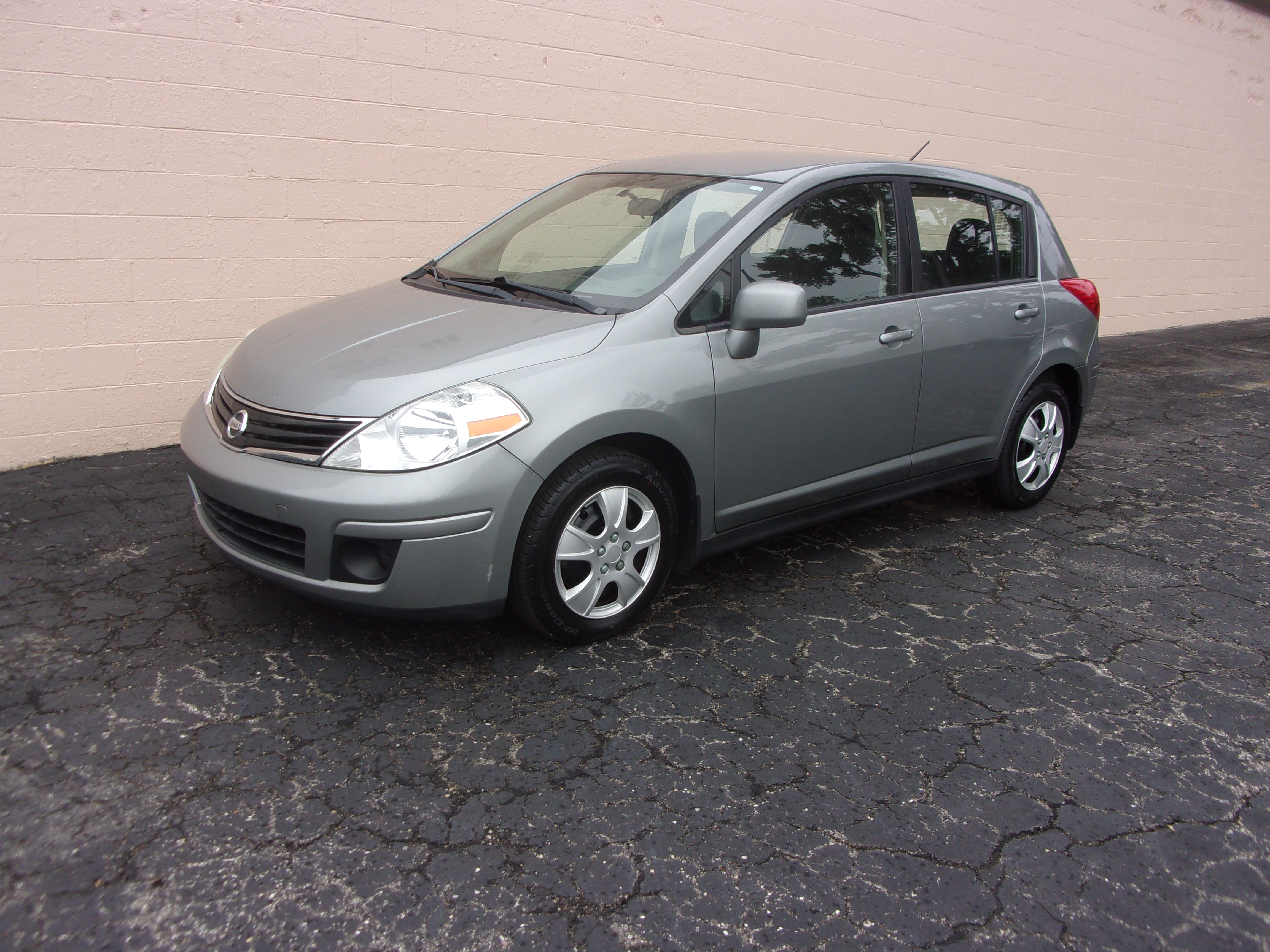 Used 2012 Nissan Versa 1.8 S Hatchback FWD image 1