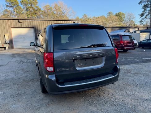 Used 2016 Dodge Grand Caravan image 9