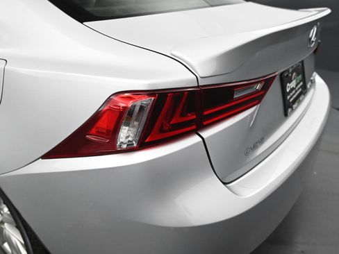 Used 2016 Lexus IS 300 image 12