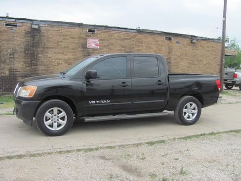 Used 2013 Nissan Titan image 1