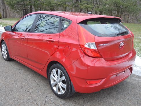 Used 2013 Hyundai Accent SE image 3