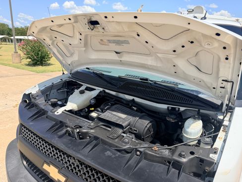Used 2014 Chevrolet Express 2500 RWD image 24
