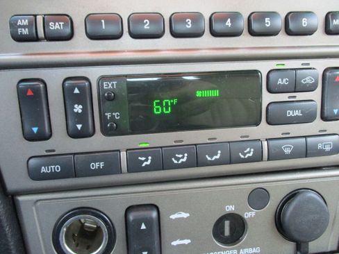 Used 2004 Ford Thunderbird Deluxe RWD image 35