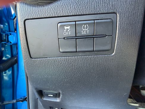 Used 2017 Toyota Yaris iA image 4